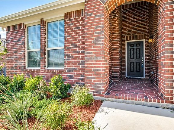 4th image of 1209 Meadowlakes Dr