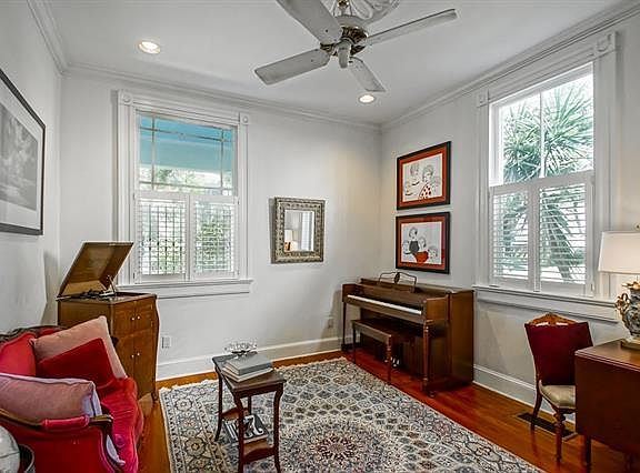 5th image of 7419 Hampson St
