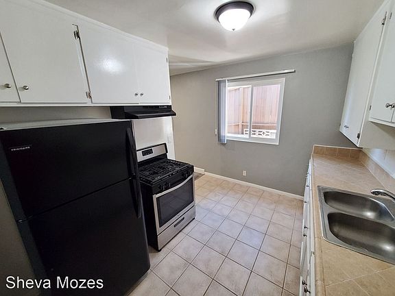 5th image of 916 Robinson St #1