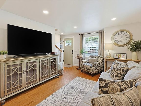 3rd image of 7 Whipple Ave