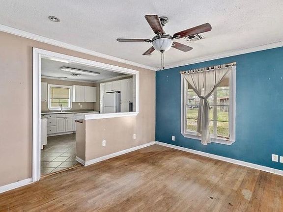 4th image of 2681 Miller Ave