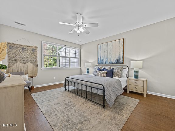 4th image of 1010 Avenshire Circle