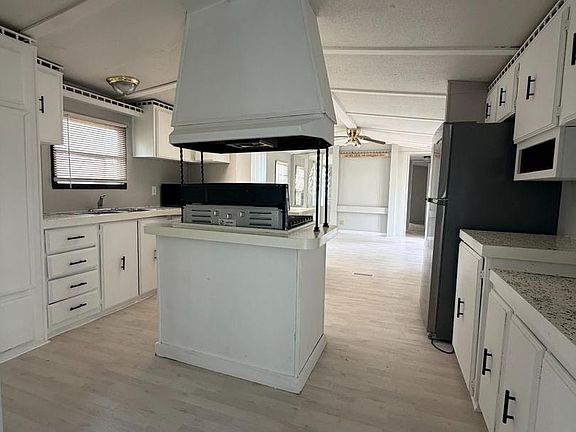 4th image of 206 Hemlock Way #B