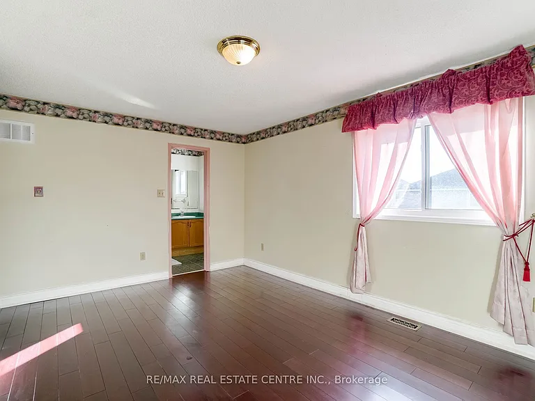 3725 Althorpe Cir N — Photo 26