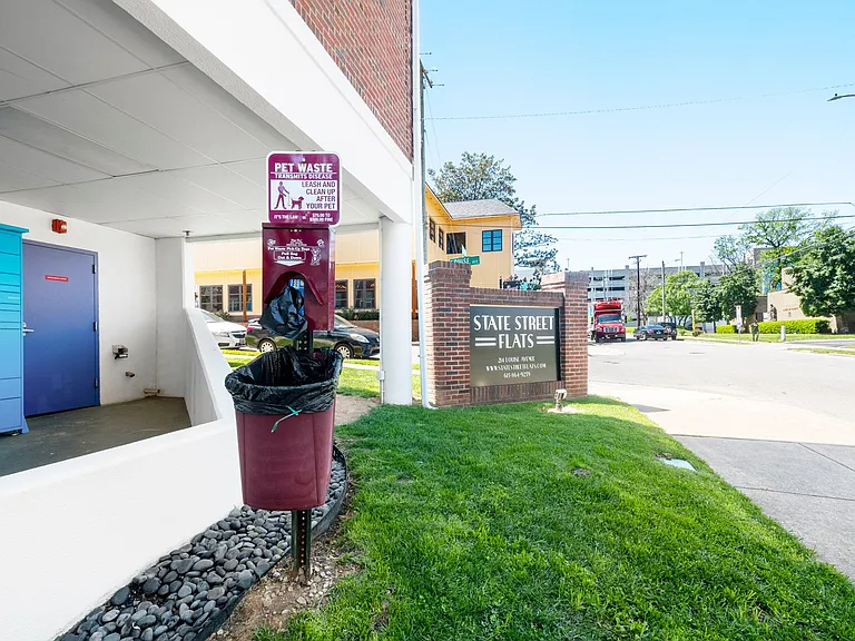 State Street Flats Apartments Pet Waste Area