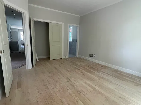 16 Hillcrest Street image 4 of 9