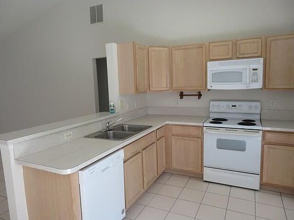 3rd image of 755 Lomas St