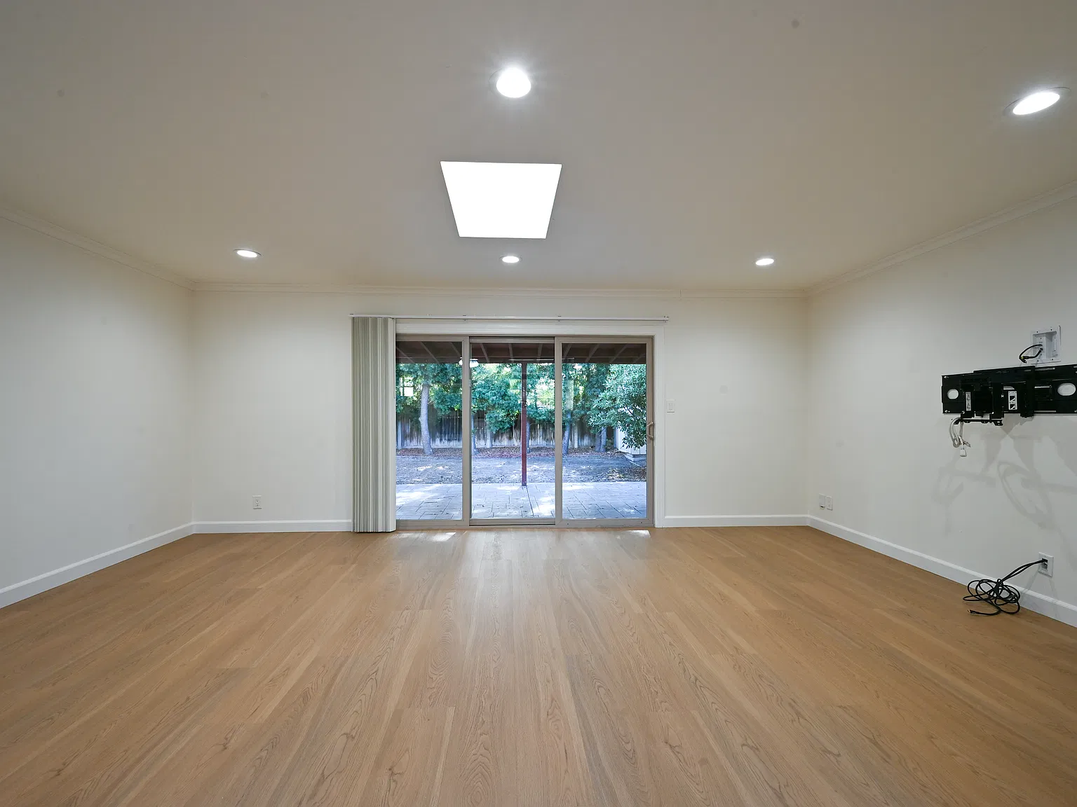 4 bed, 1652 sqft, $5,800 — Photo 4