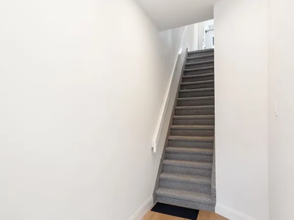115 Catharine St N #2, Hamilton, ON L8R 1J5