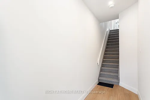 115 Catharine St N #2 Photo 1