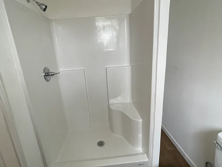 209 W Caroline St — Photo 2