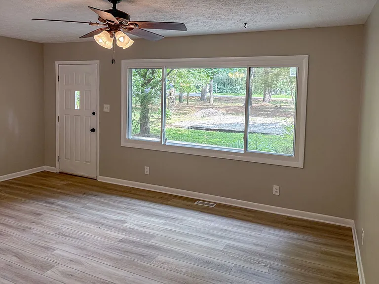 3455 E Bethel Ln — Photo 4