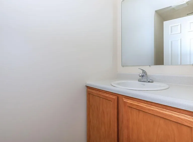 Regency Court Apartments — Photo 53