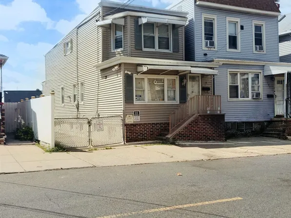 105 Mcadoo Avenue image 1 of 9