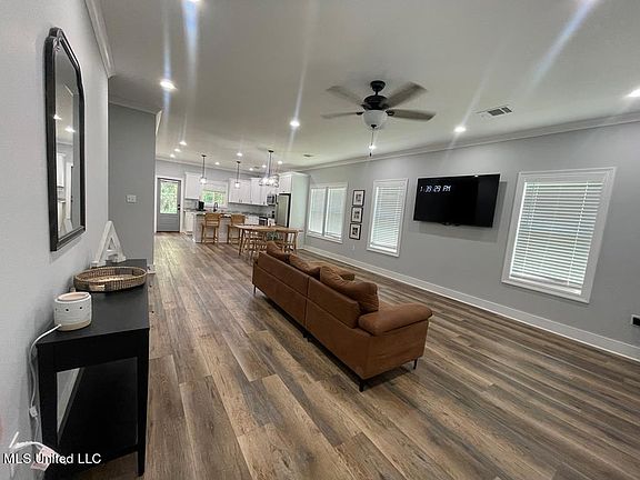 5th image of 113 Knoll Creek Dr