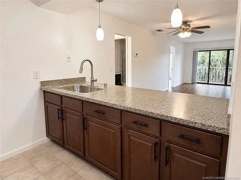 615 Oleander St #201 — Photo 3