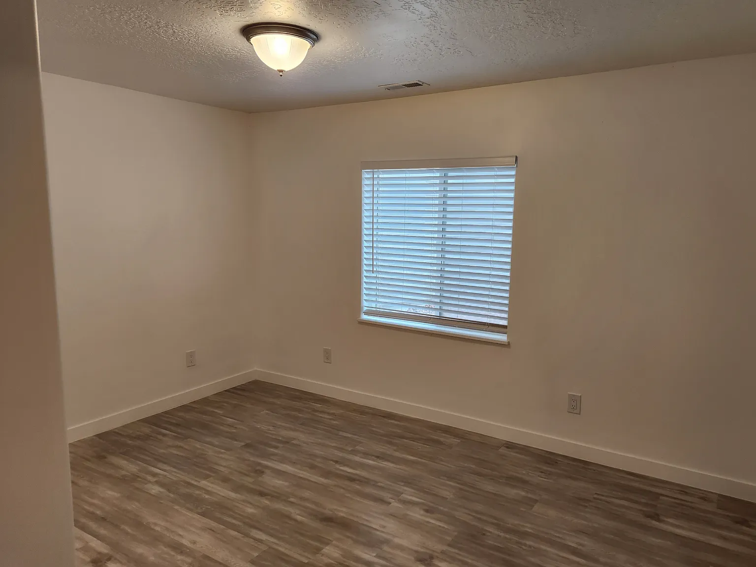 1 bed, 650 sqft, $1,300 — Photo 4