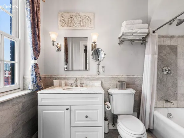 1021 Park Avenue image 10 of 10