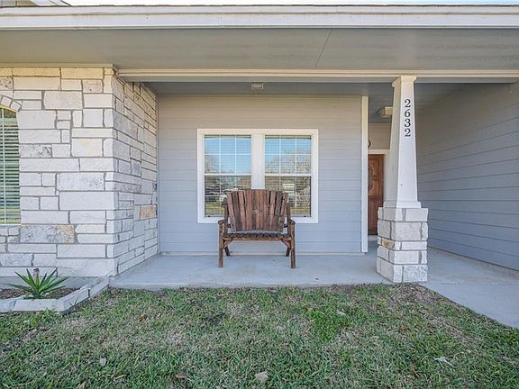 3rd image of 2632 Poinsettia Pl