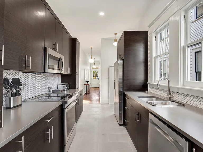 408 W 41st St #B — Photo 31