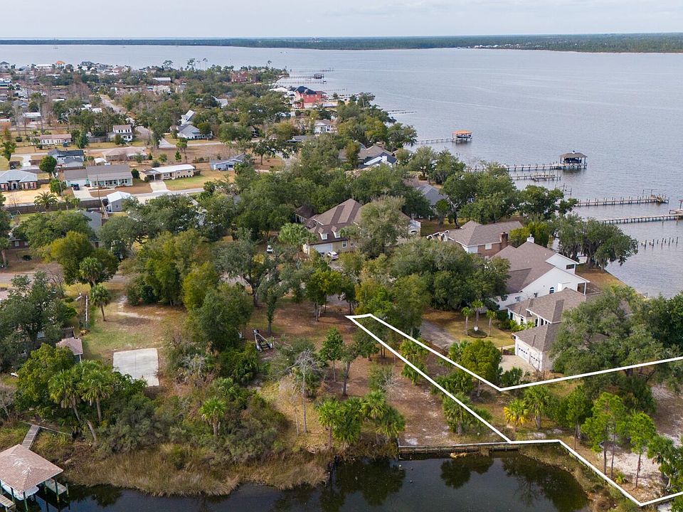 1st image of 105 Harbour Pointe Dr