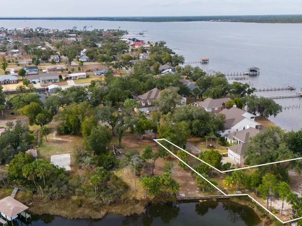 105 Harbour Pointe Dr, Lynn Haven, FL 32444