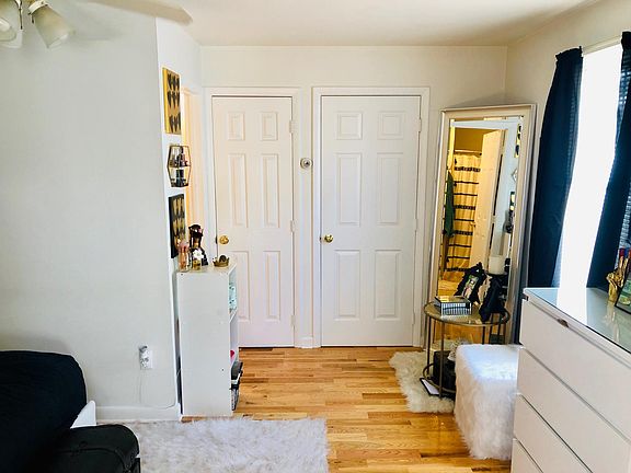 3rd image of 4 Selleck St #2