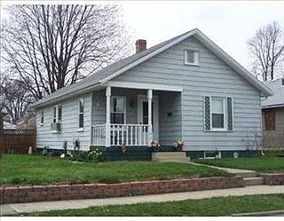 702 Leonard St photo 1