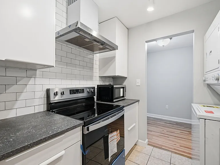 1211 Potomac Ave SE #B — Photo 9
