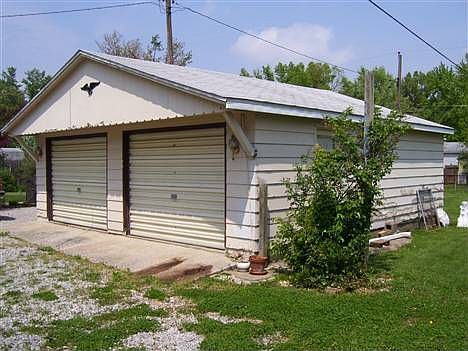 2nd image of 2070 Shelby Ave