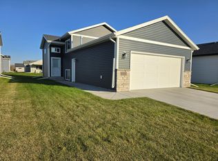 6636 Joseph St, Horace, ND 58047