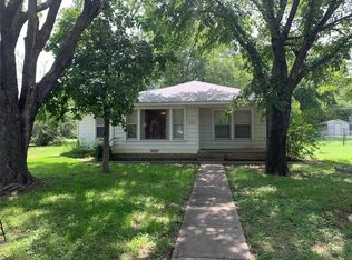 908 15th St, Bridgeport, TX 76426