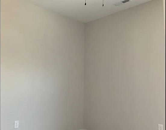 3rd image of 2800 Merryweather Rd