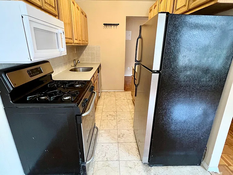 4430 Douglaston Pkwy #3K — Photo 10