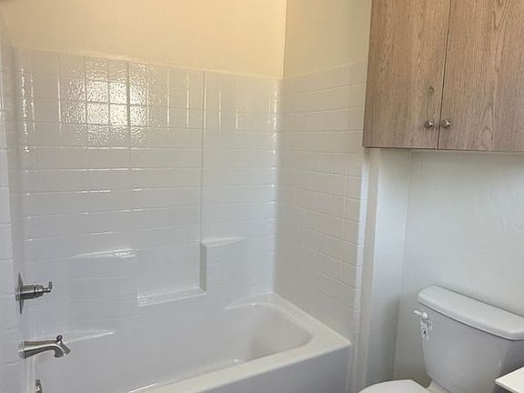 3rd image of 1459 E Kern Ave