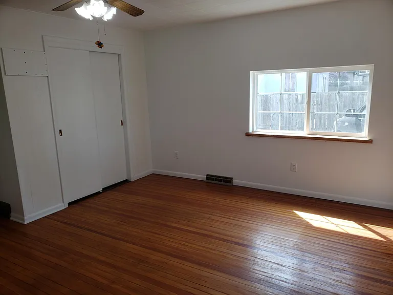 158 NW Holman St — Photo 13