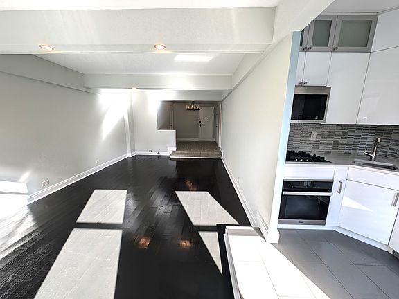 3rd image of 123 E 37th St #8D