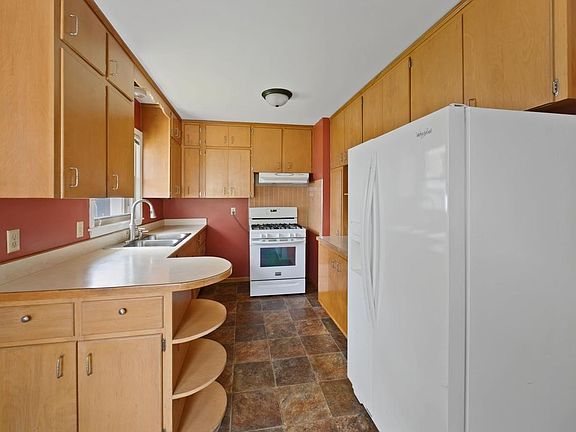 5th image of 2800 Longview Dr