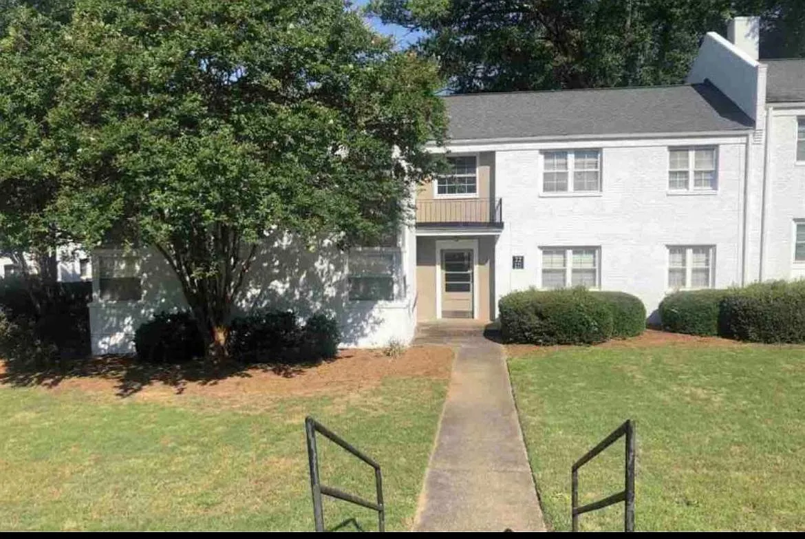 110 Lewis Dr — Photo 2