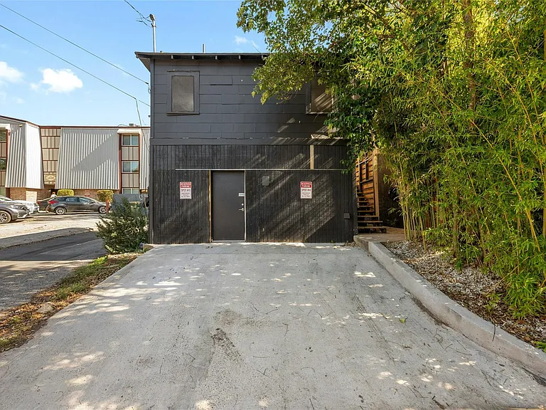 2201 Leon St #G — Photo 17