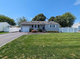 3004 Acorn Ave, Medford, NY 11763