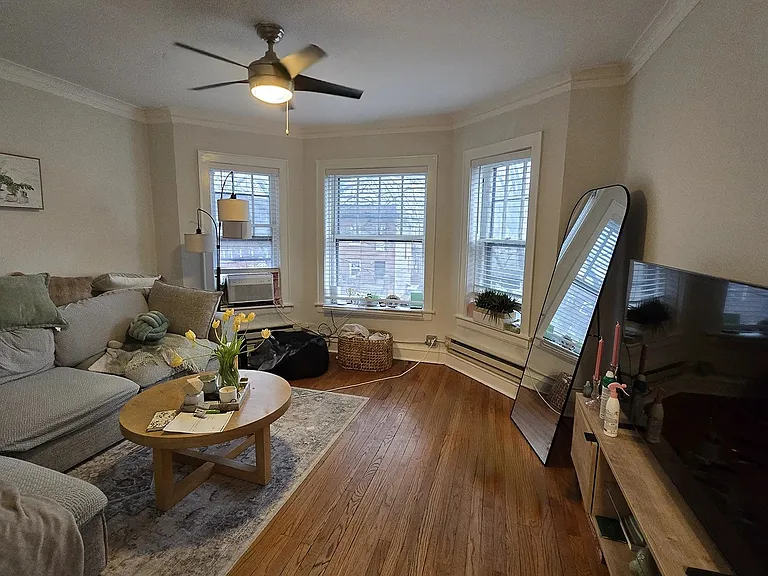 2133 W Giddings St #3 — Photo 4