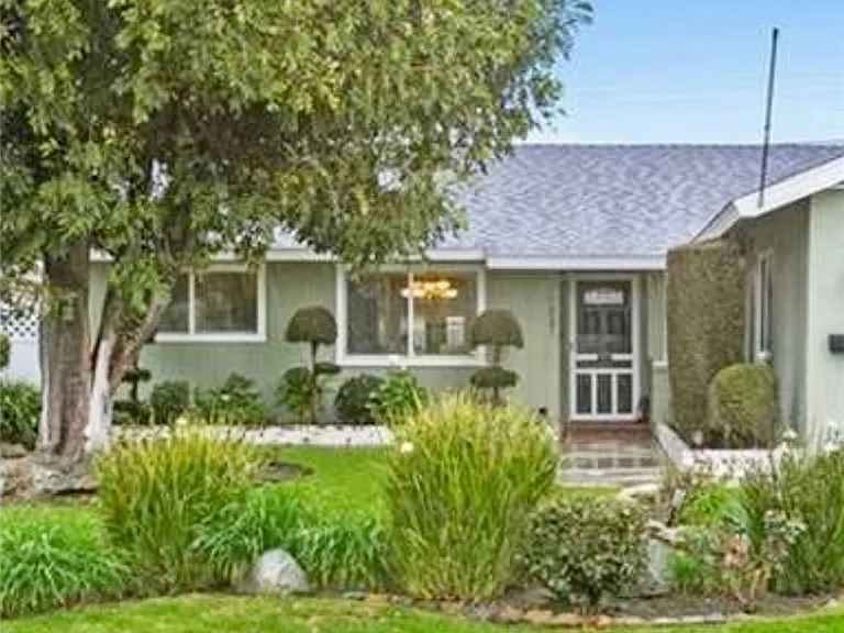 15881 Pilgrim Cir — Photo 2