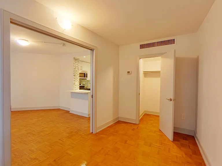 50 Alexander St — Photo 31