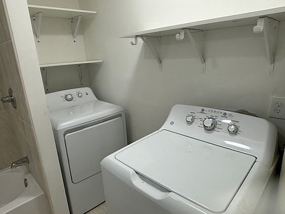 3rd image of 3740 Rosewood St #B