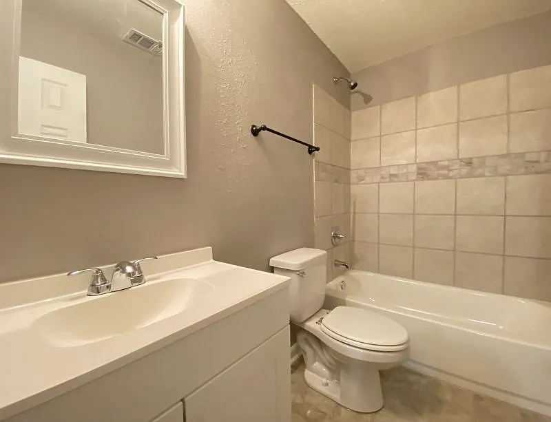 Building Photo - 23 Lehigh Ct #B