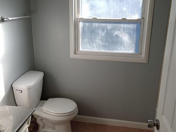 4th image of 2521 Grover St