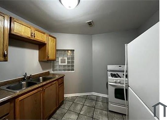 4th image of 7949 S Marquette Ave #G