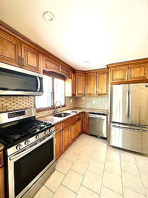 2nd image of 24-30 Murray St #1