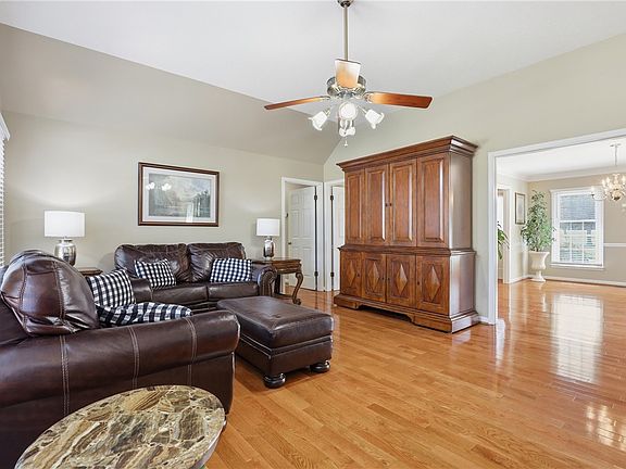 5th image of 209 Devon Way